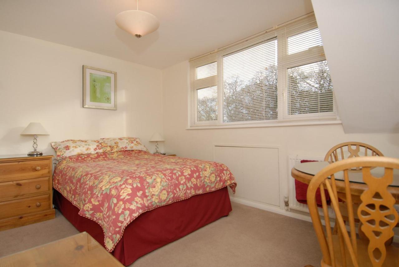 Abacus Bed And Breakfast, Blackwater, Hampshire Camberley Esterno foto