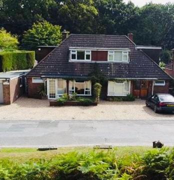 Abacus Bed And Breakfast, Blackwater, Hampshire Camberley Esterno foto