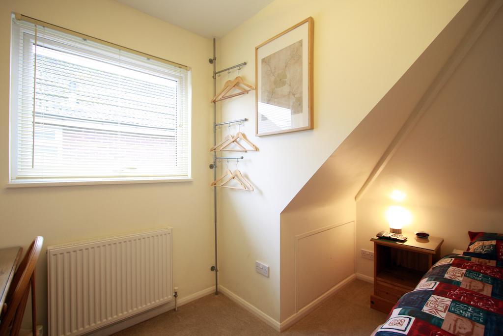 Abacus Bed And Breakfast, Blackwater, Hampshire Camberley Esterno foto