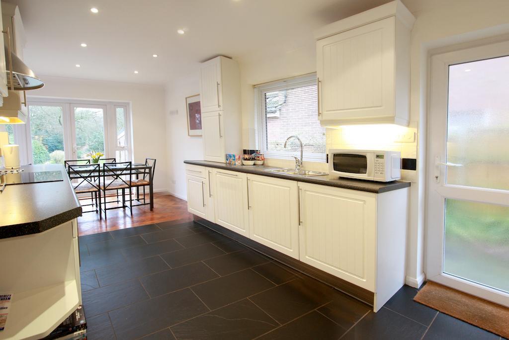 Abacus Bed And Breakfast, Blackwater, Hampshire Camberley Esterno foto