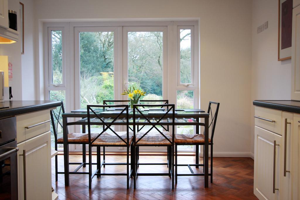 Abacus Bed And Breakfast, Blackwater, Hampshire Camberley Esterno foto