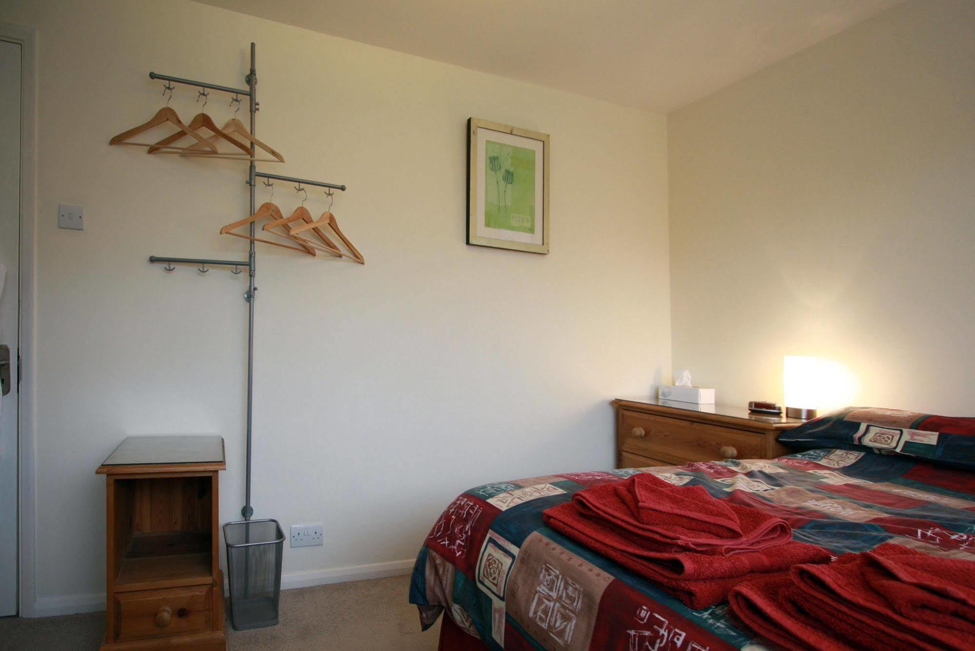 Abacus Bed And Breakfast, Blackwater, Hampshire Camberley Esterno foto